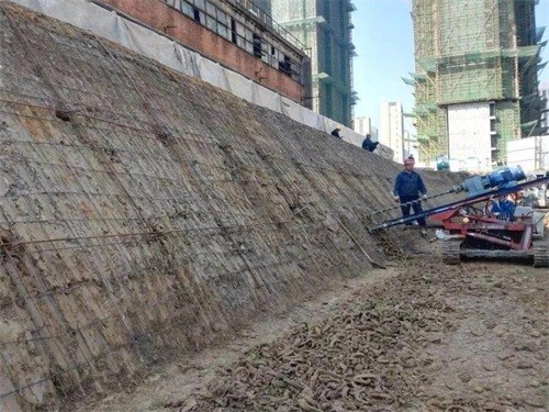 新巴尔虎左建筑边坡支护