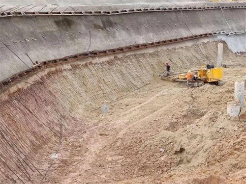 新巴尔虎左基坑边坡加固